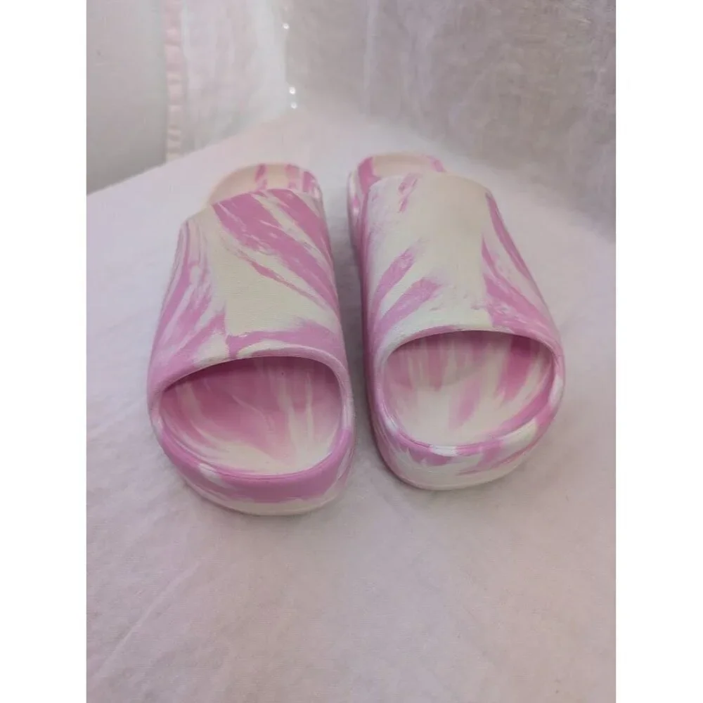 Art class girls size youth 5 pink and white marble Edie slides, chunky new, P8